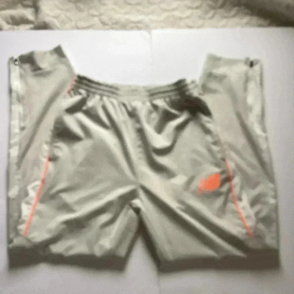 New Balance beige Joggers
SIZE Medium - Picture 4 of 4